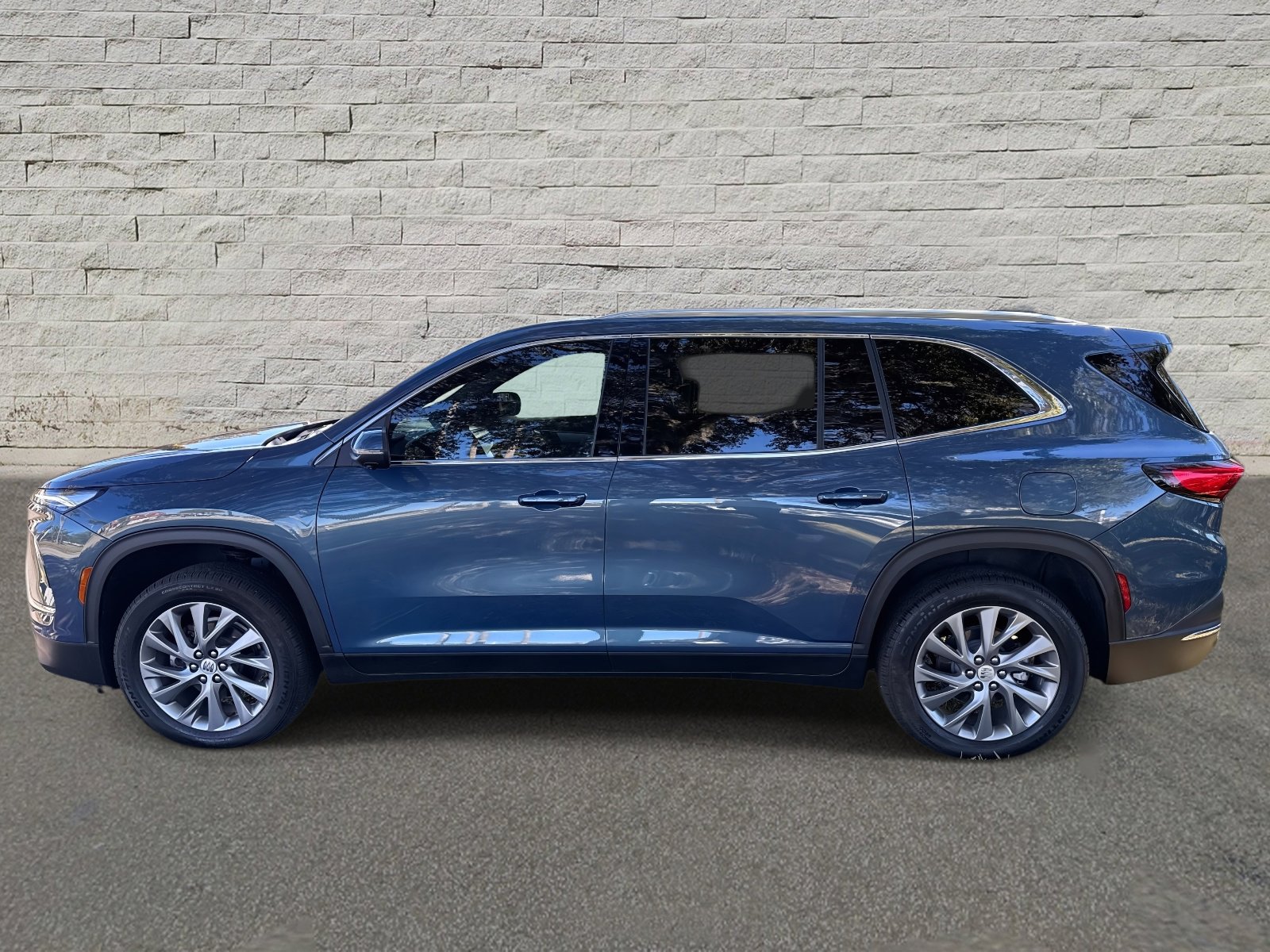 Used 2025 Buick Enclave Preferred image 8