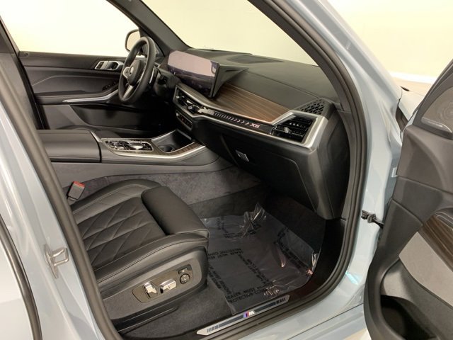 Used 2026 BMW X5 xDrive50e w/ M Sport Package image 26