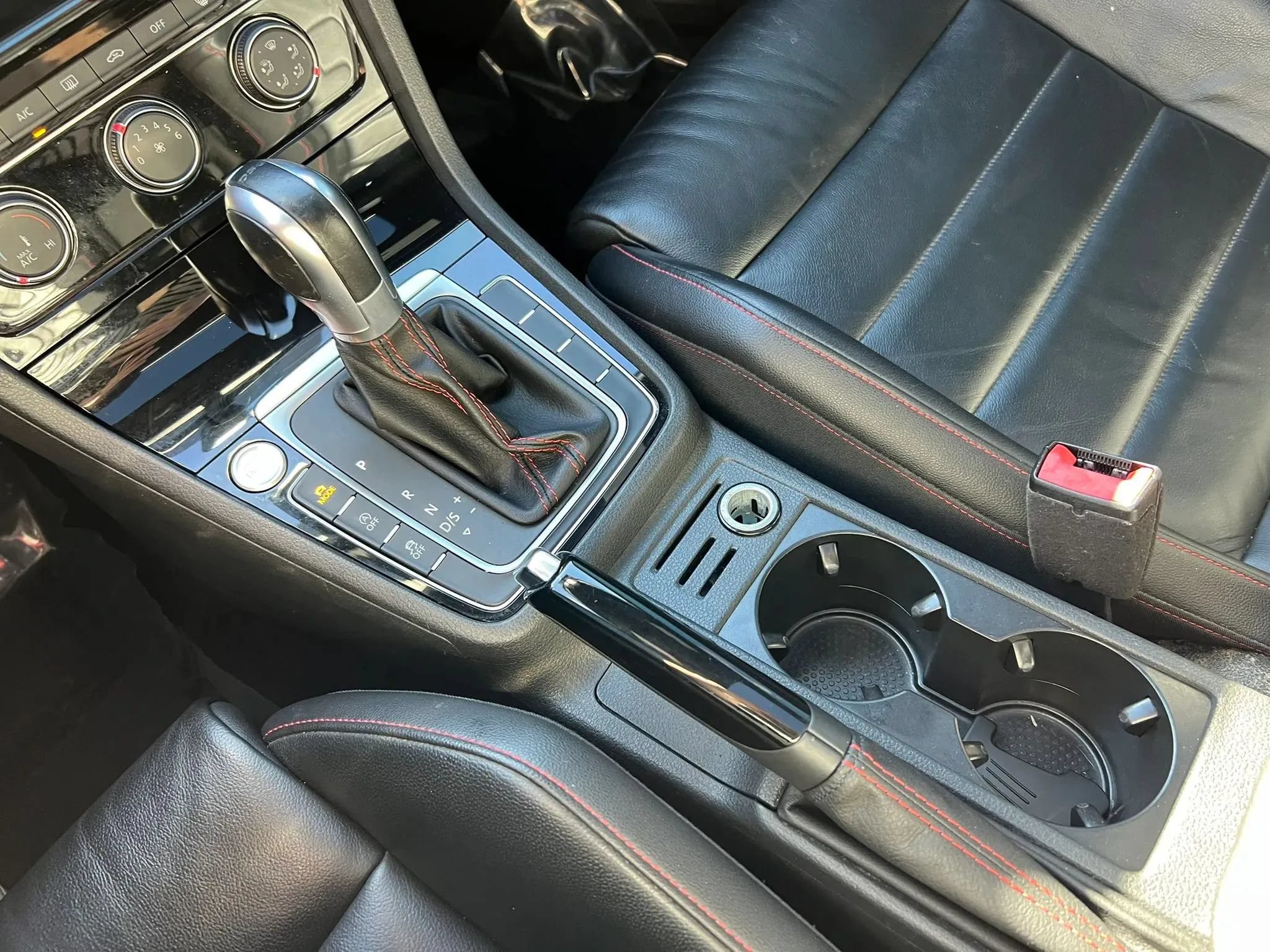 Used 2019 Volkswagen GTI SE FWD image 18
