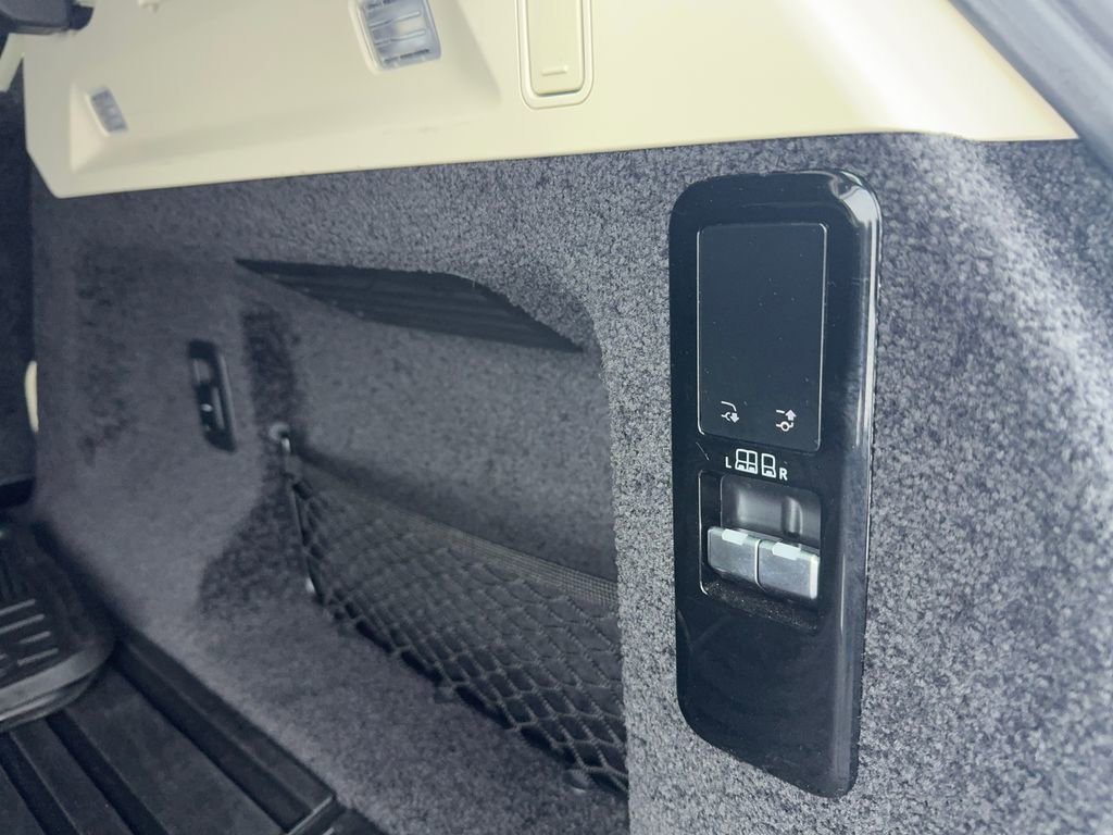 Used 2023 Land Rover Range Rover SE image 16