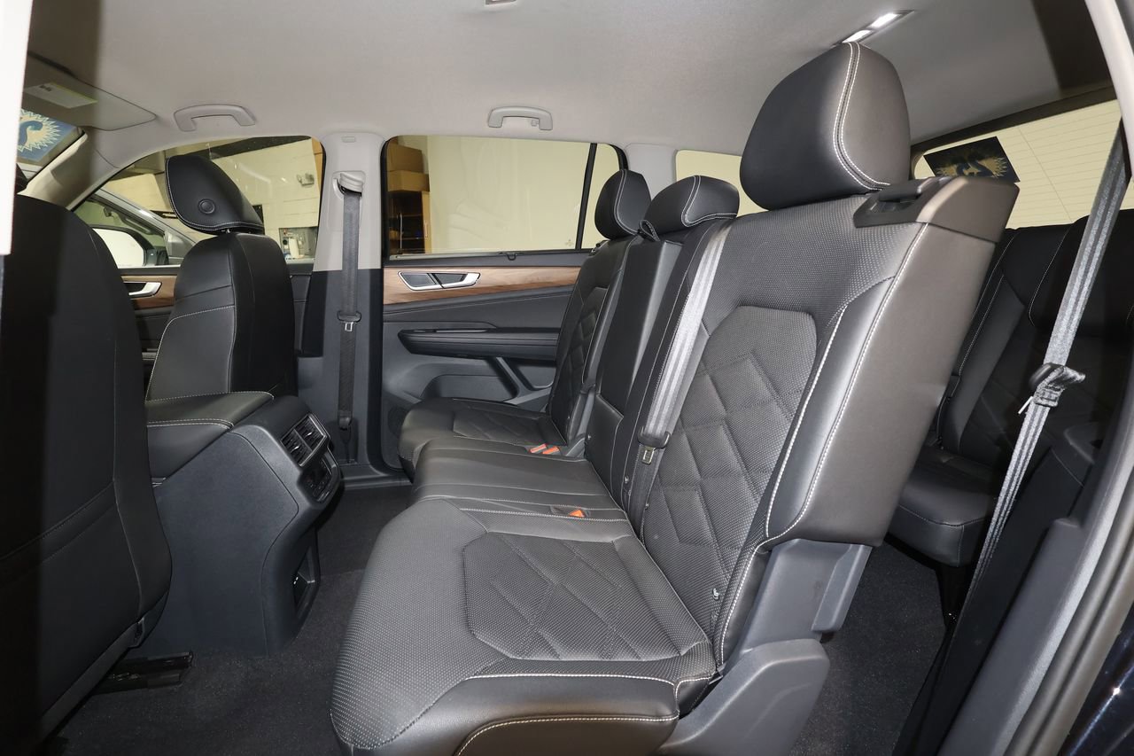 Used 2025 Volkswagen Atlas SE image 22