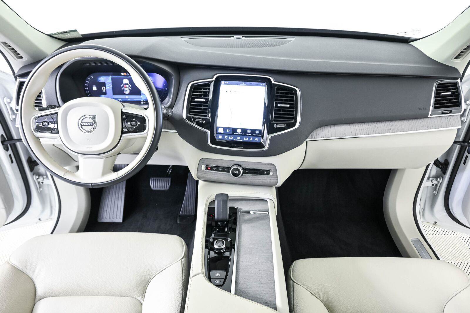 Used 2024 Volvo XC90 T8 Plus w/ Protection Package Premier AWD/4WD image 16