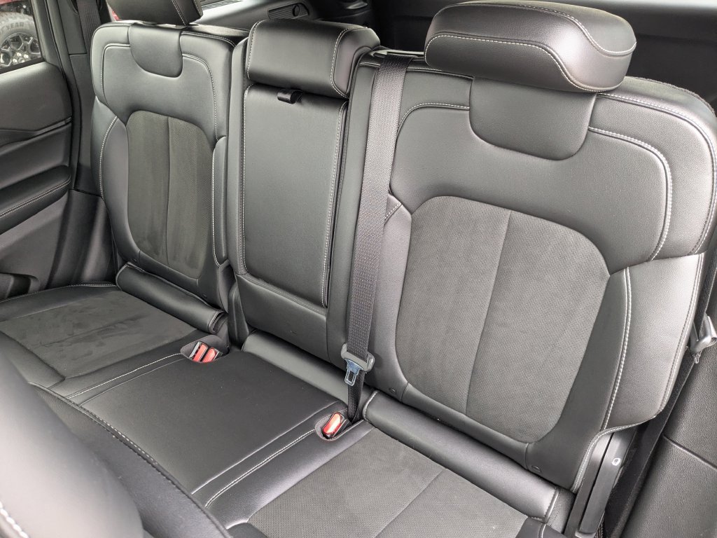 Used 2025 Jeep Grand Cherokee Altitude AWD/4WD image 25