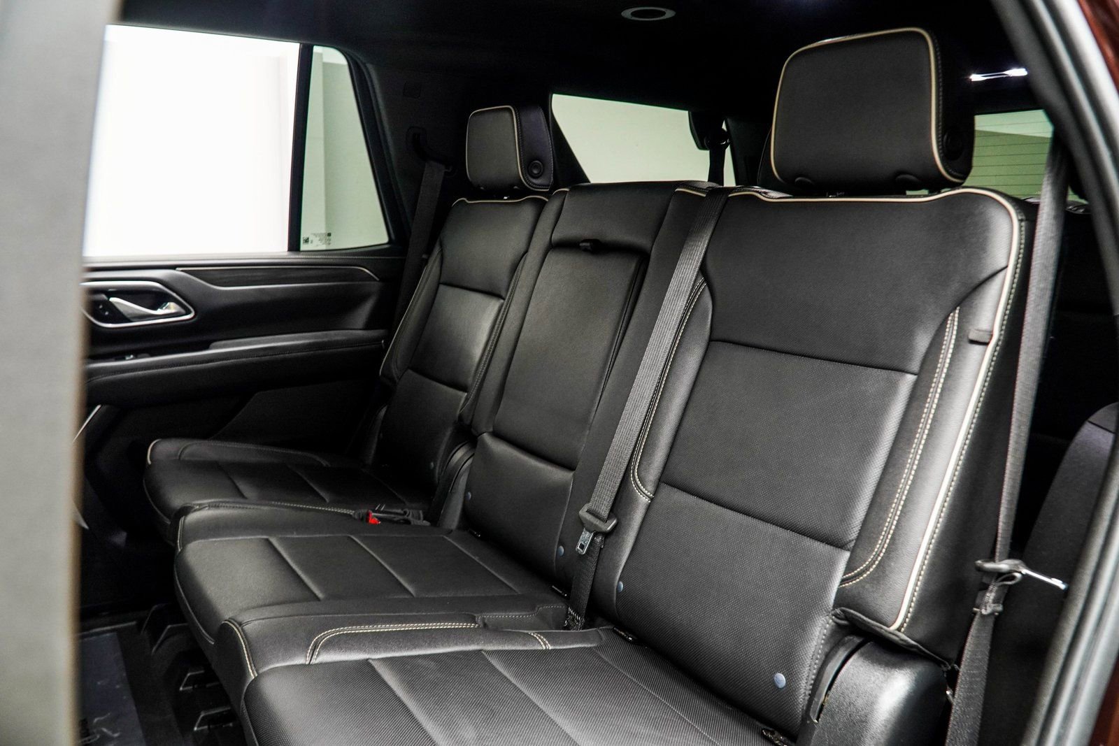 Used 2023 GMC Yukon SLT image 36