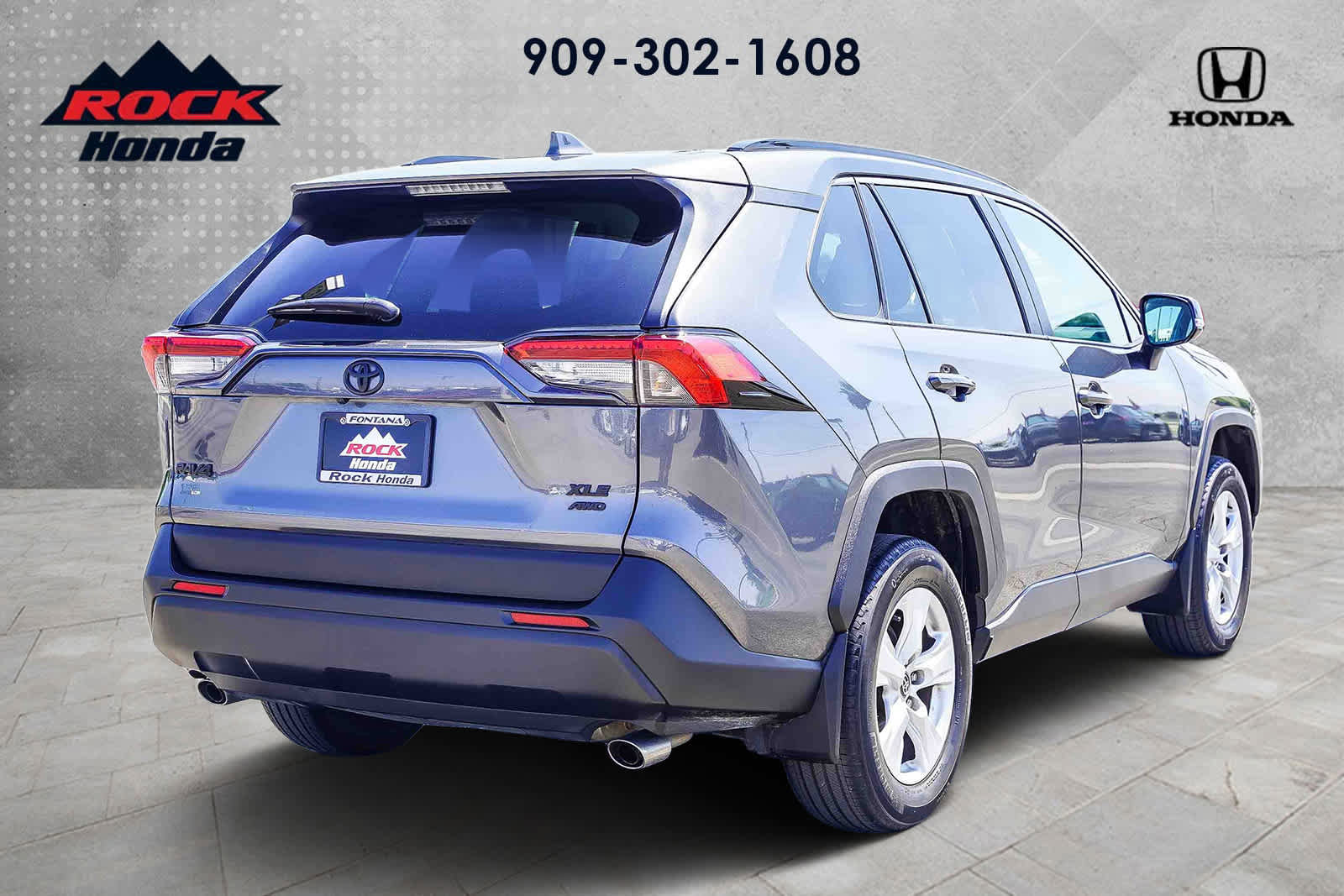 Used 2020 Toyota RAV4 XLE image 4