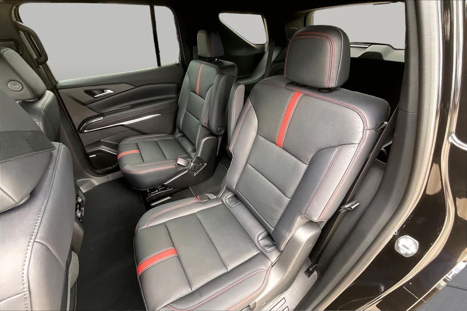 Used 2026 Chevrolet Traverse RS FWD image 20