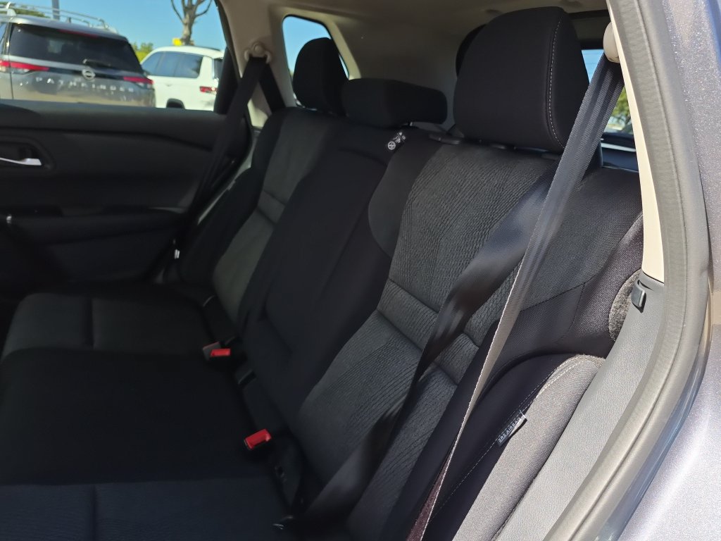 Certified 2026 Nissan Rogue SV FWD image 11
