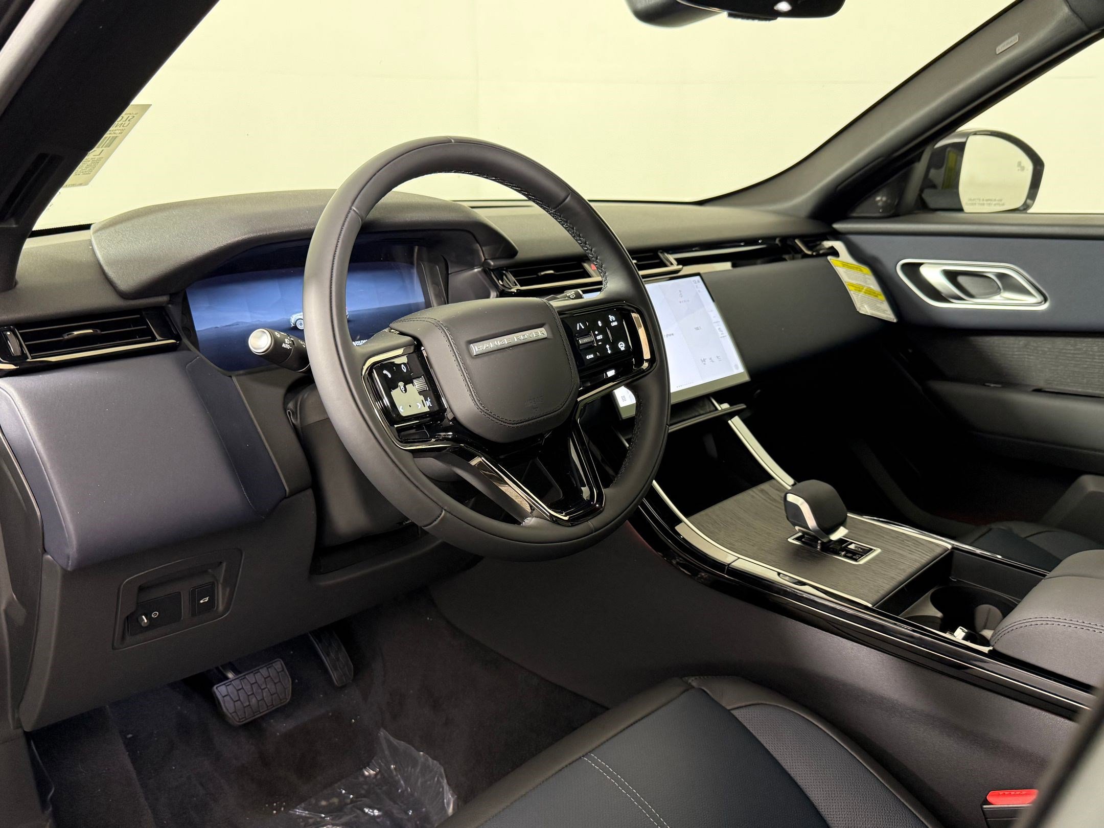 New 2026 Land Rover Range Rover Velar S AWD/4WD image 4