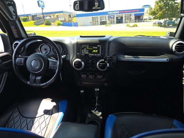 Used 2016 Jeep Wrangler Unlimited Sahara w/ Dual Top Group AWD/4WD image 36
