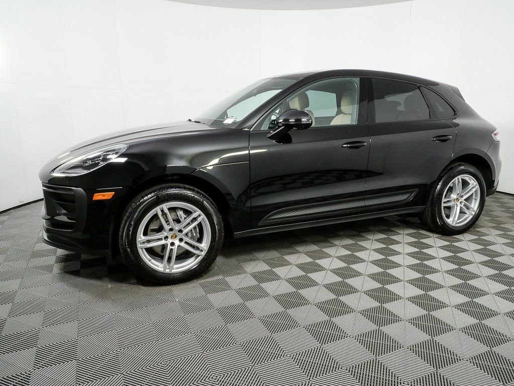 Certified 2025 Porsche Macan image 2