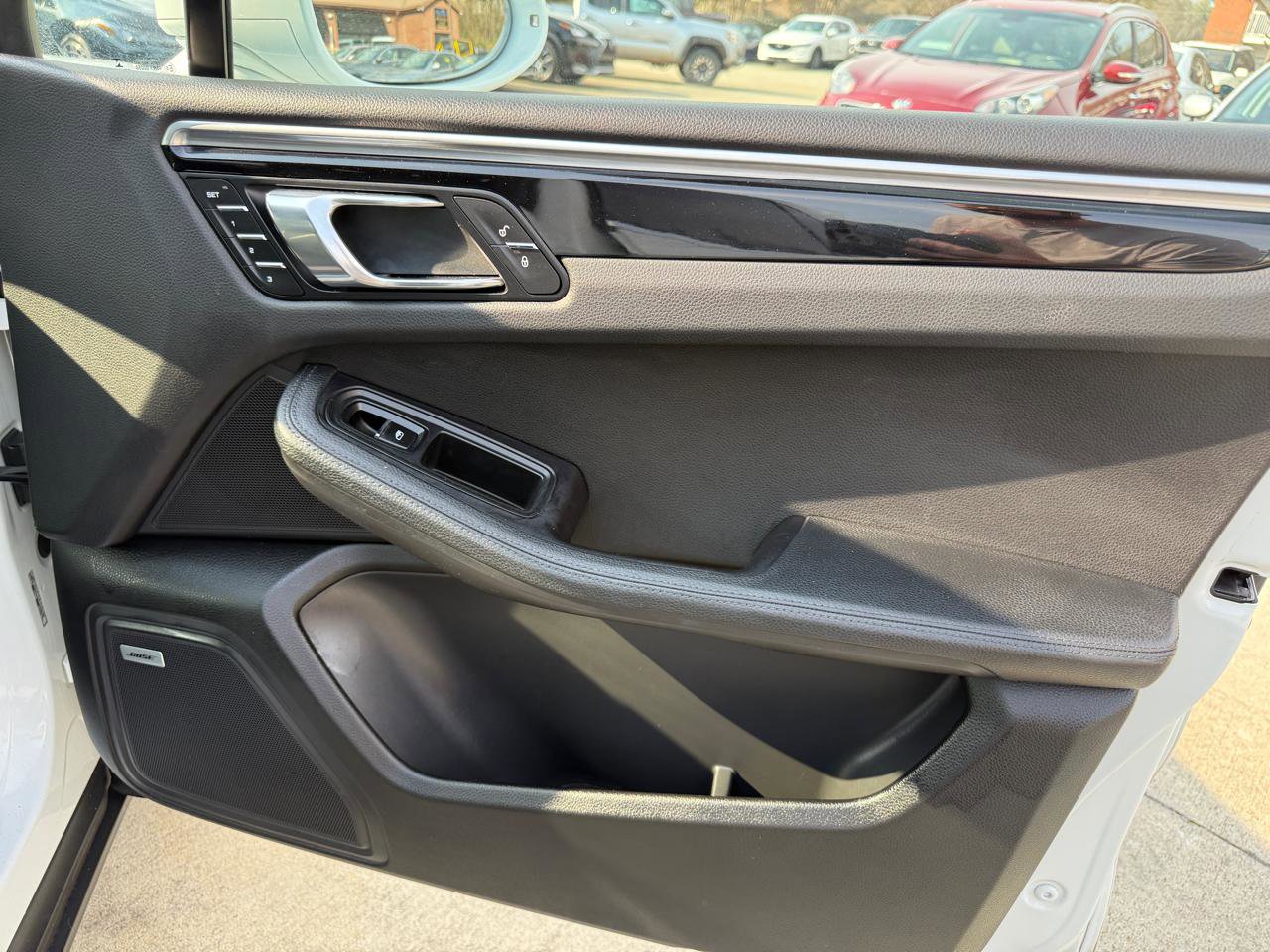 Used 2017 Porsche Macan S image 32