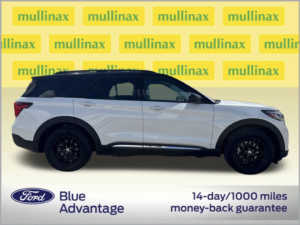 Used 2025 Ford Explorer Active RWD image 2