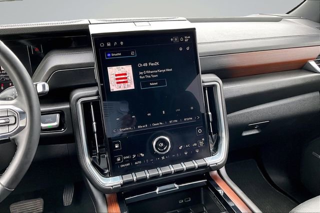 Used 2025 GMC Yukon Denali AWD/4WD image 9