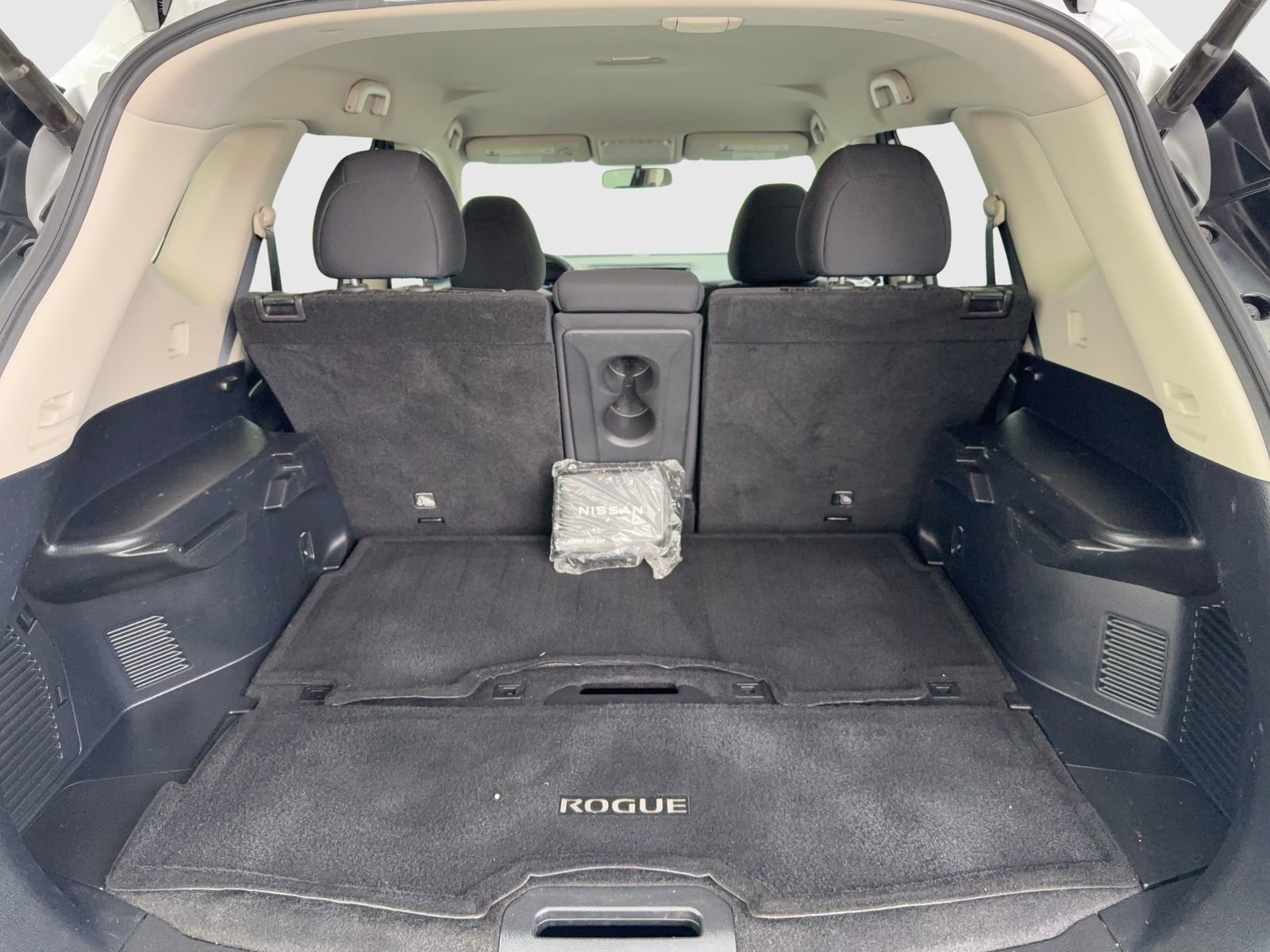 Used 2017 Nissan Rogue SV w/ SV Premium Package image 48