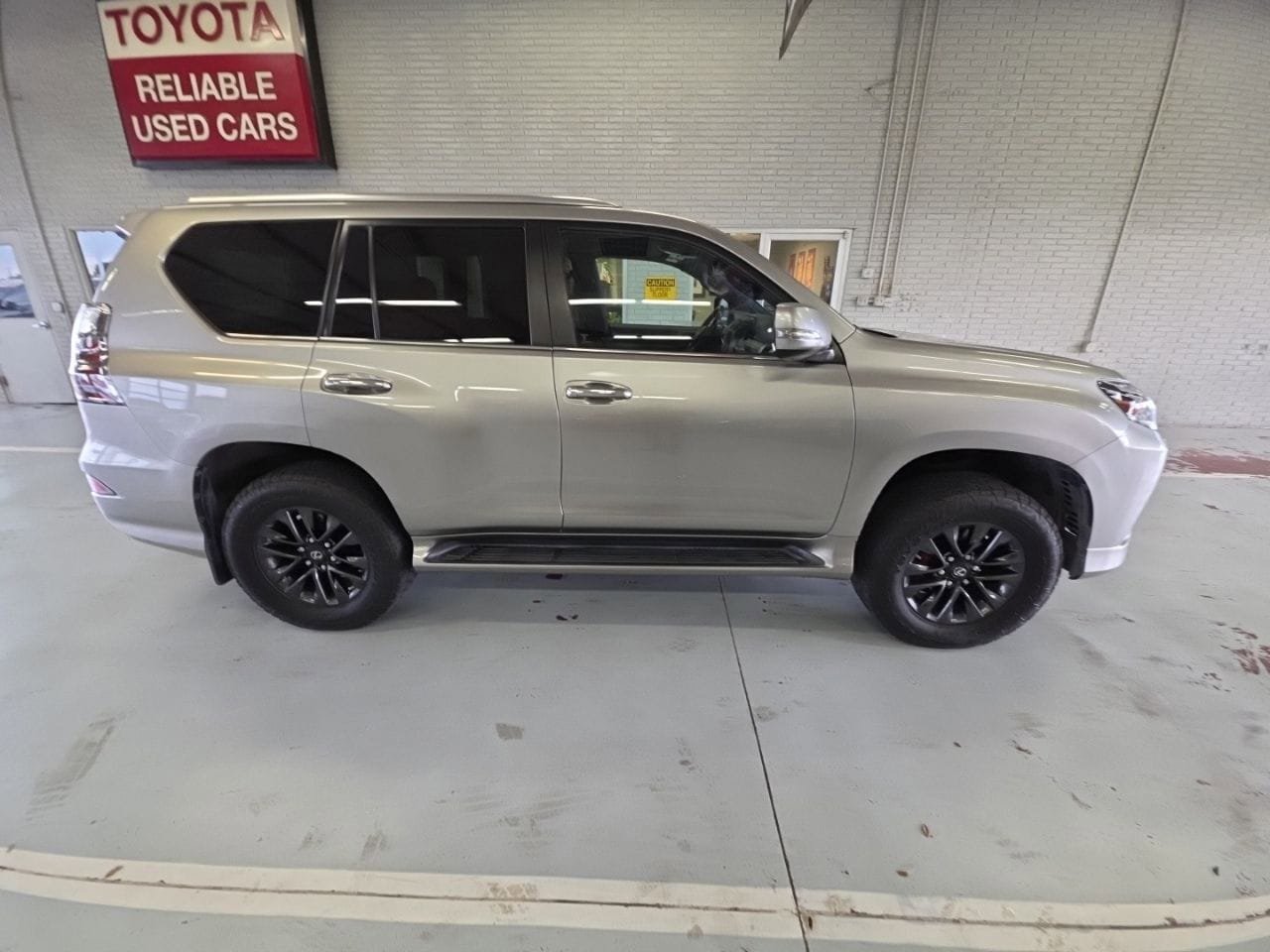 Used 2021 Lexus GX 460 Premium w/ Premium Package AWD/4WD image 4