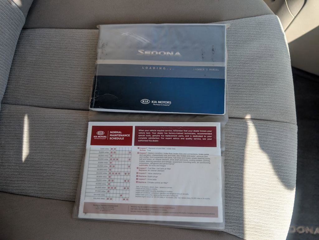 Used 2012 Kia Sedona LX image 18
