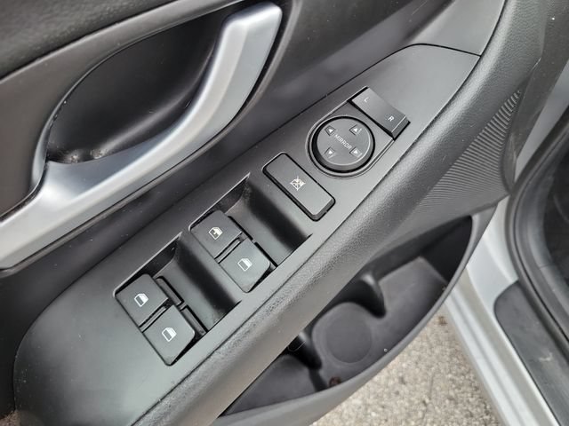 Used 2020 Hyundai Elantra GT FWD image 17