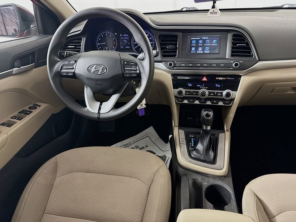 Used 2020 Hyundai Elantra SE w/ Winter Weather Package image 25