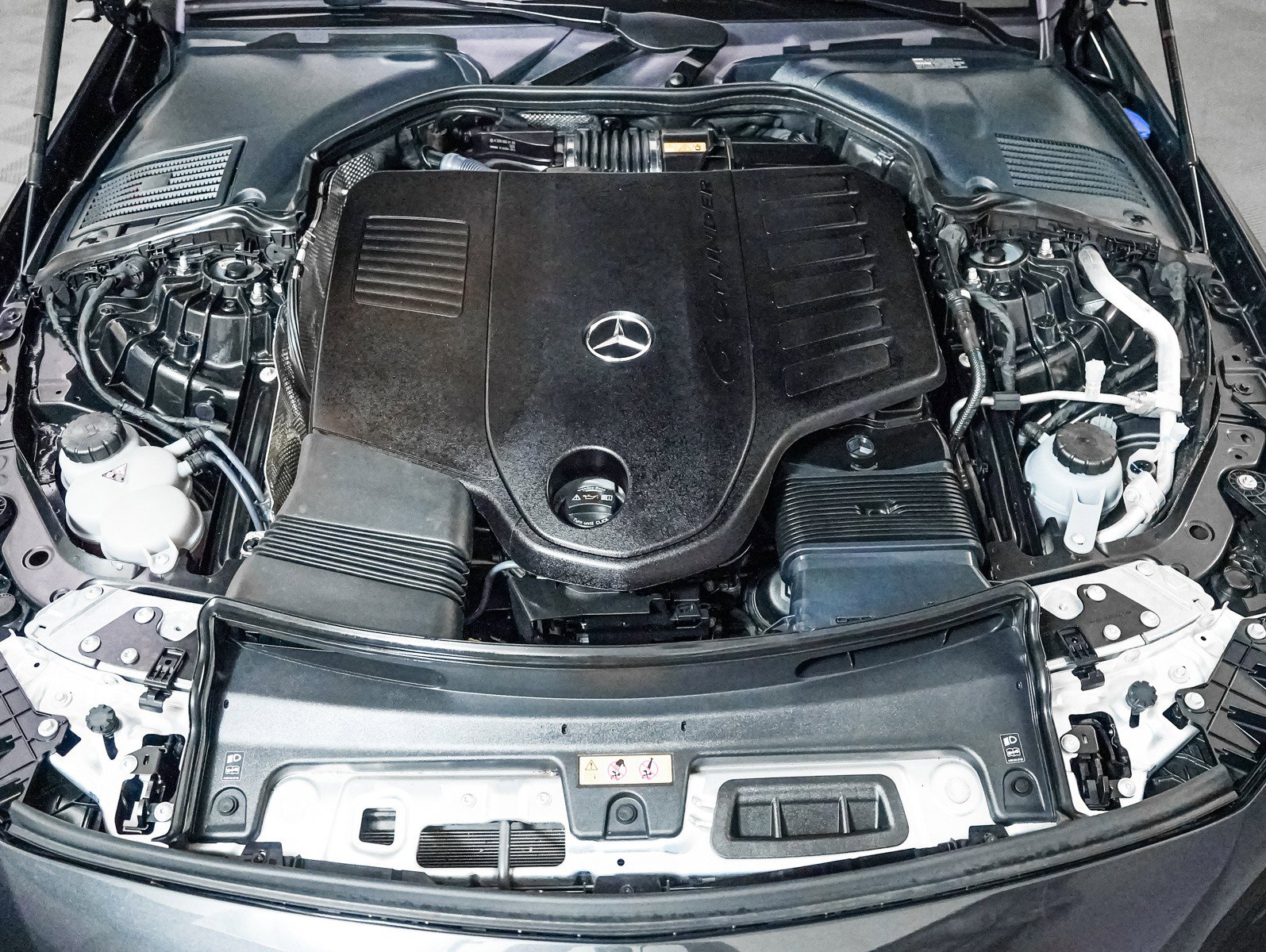 Certified 2025 Mercedes-Benz CLE 450 4MATIC Coupe image 4