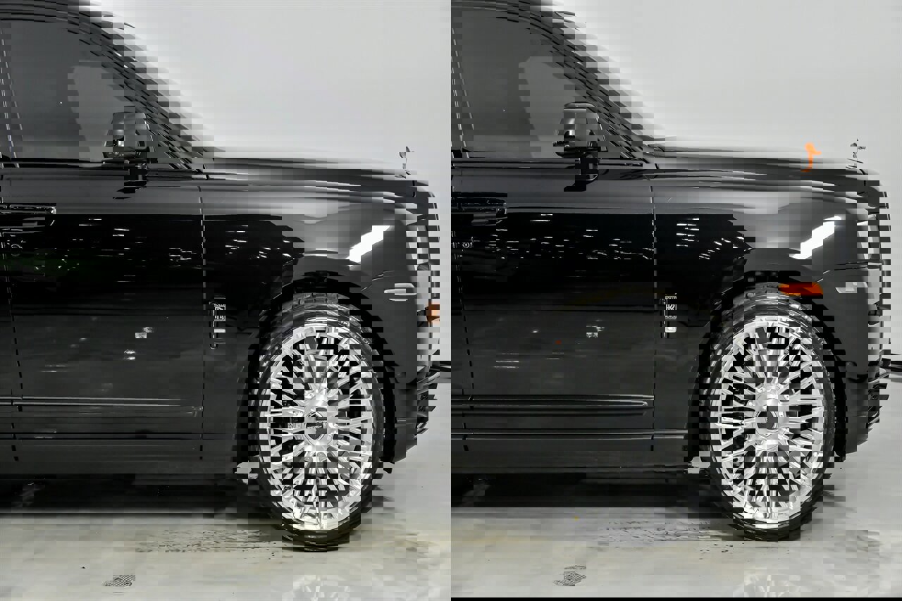 Used 2022 Rolls-Royce Cullinan image 15