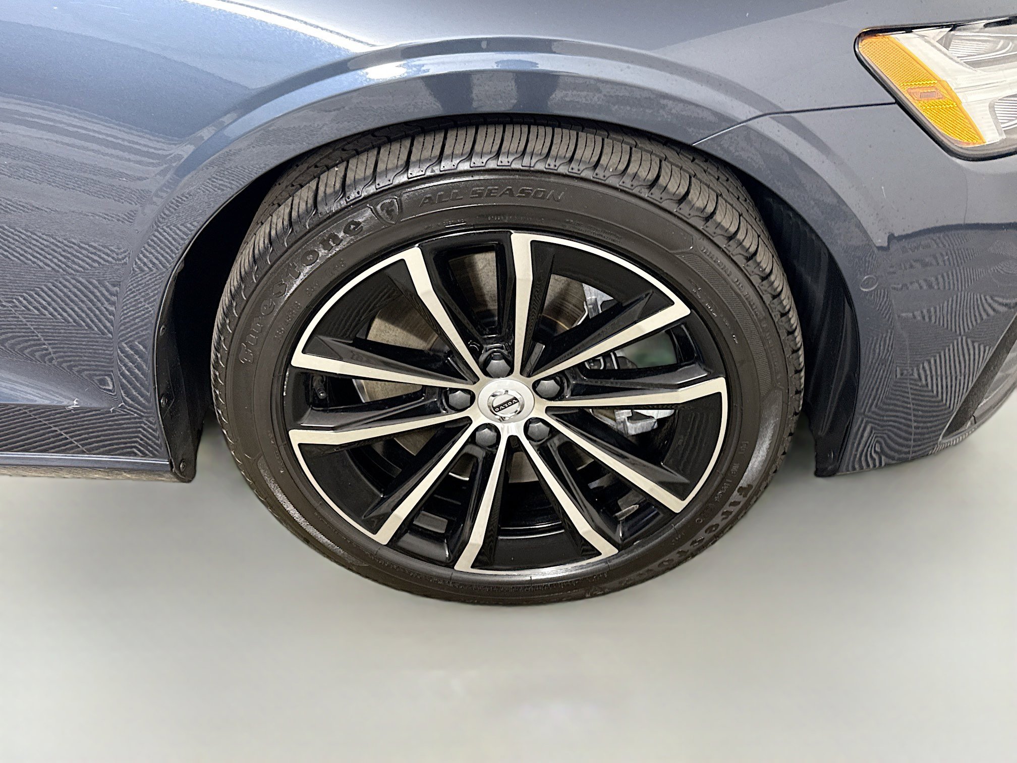 Used 2023 Volvo S60 T8 Plus image 32