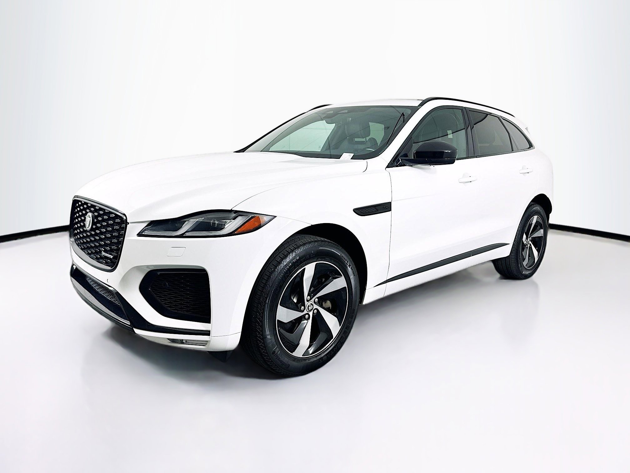 Used 2024 Jaguar F-PACE R-Dynamic S image 3