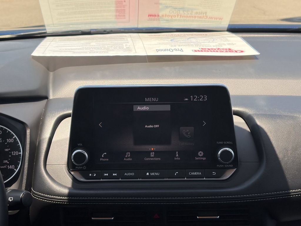 Used 2025 Nissan Rogue SV AWD/4WD image 27