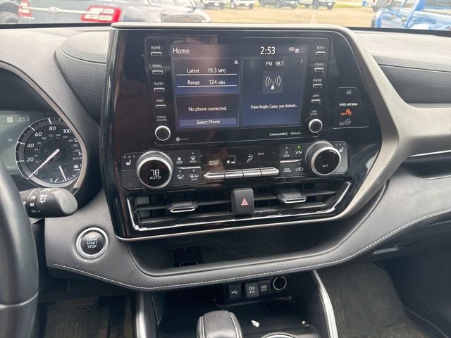 Used 2020 Toyota Highlander XLE AWD/4WD image 10