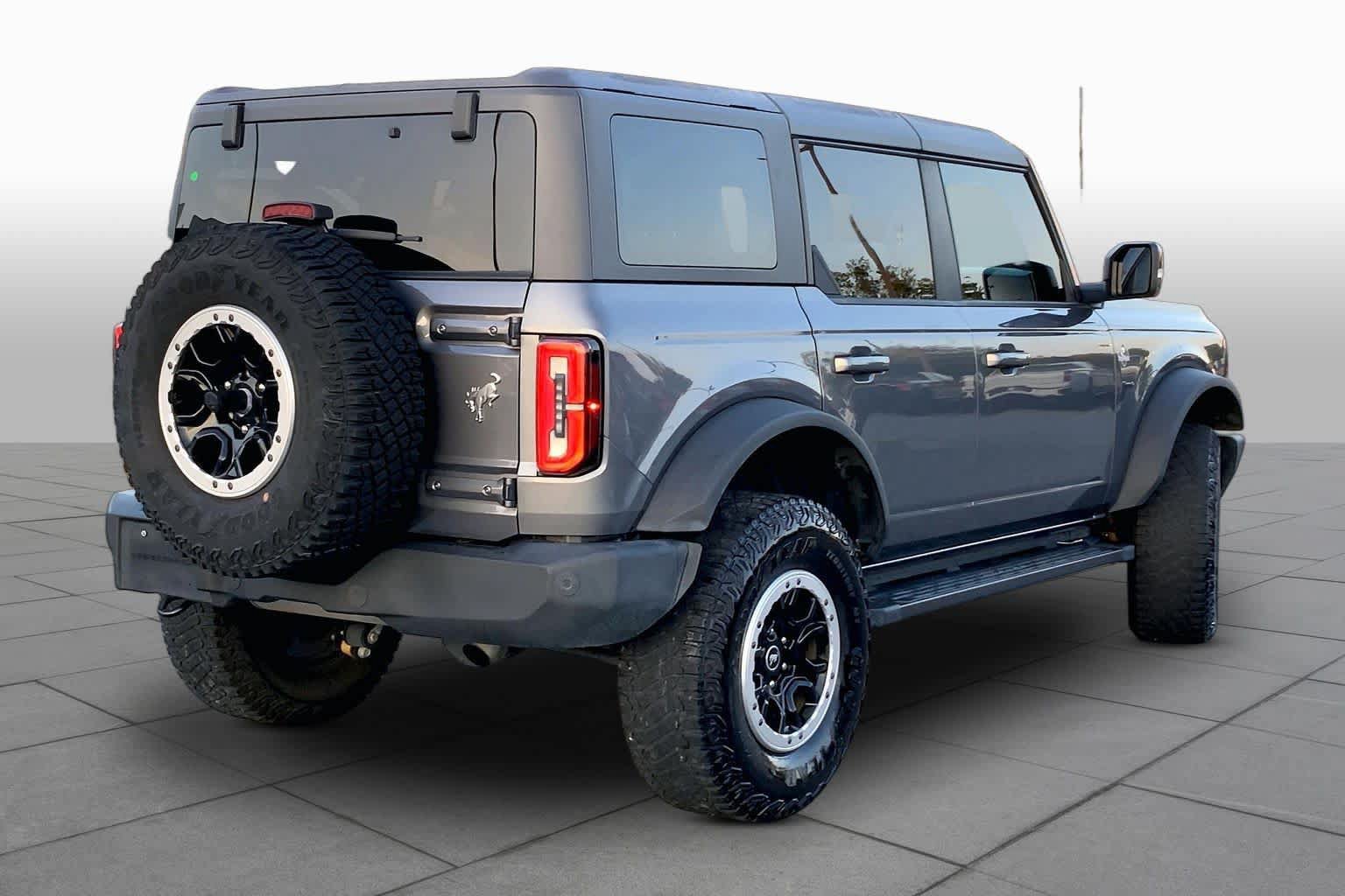 Used 2023 Ford Bronco Outer Banks w/ Sasquatch Package AWD/4WD image 12