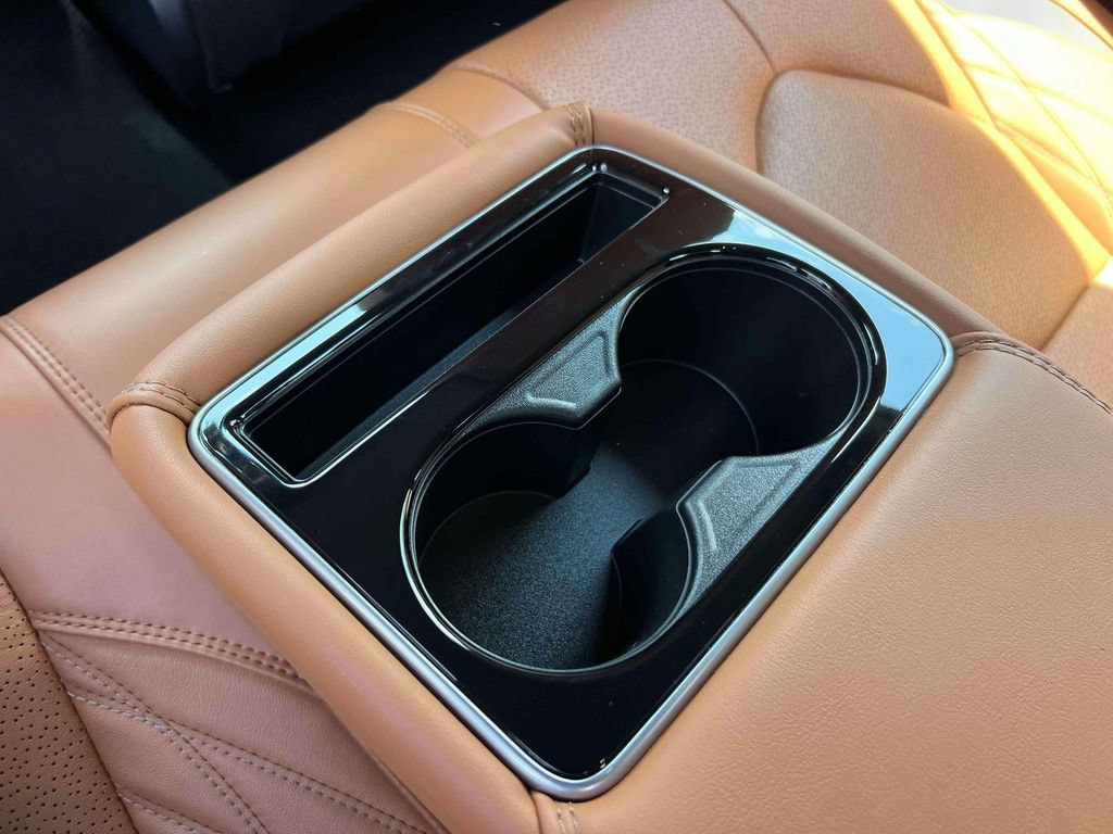 Used 2022 Toyota Avalon Limited w/ Advanced Safety Package FWD image 13