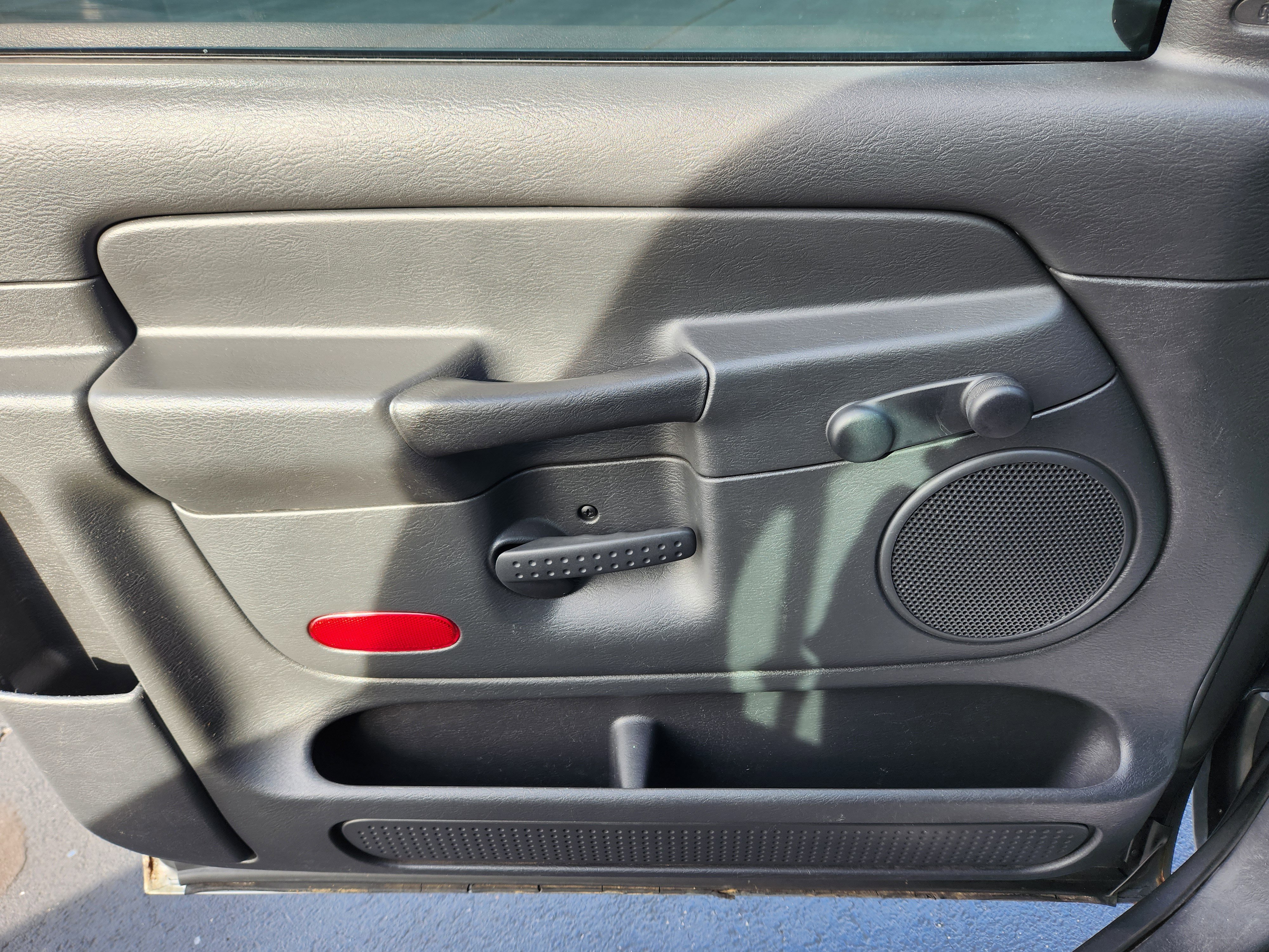 Used 2005 Dodge Ram 1500 Truck ST image 16