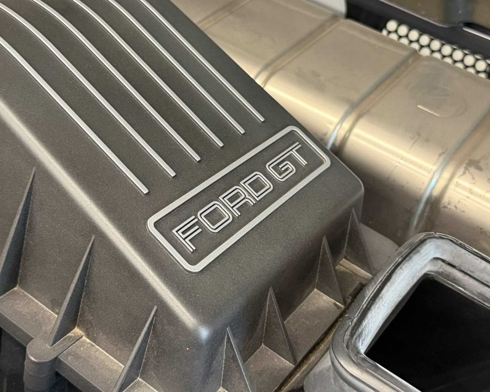 Used 2006 Ford GT RWD image 37