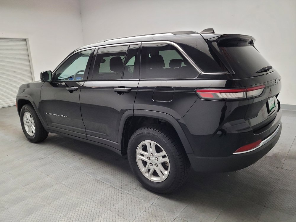 Used 2024 Jeep Grand Cherokee Laredo RWD image 3