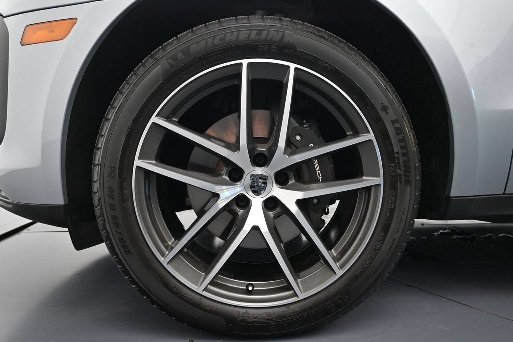Certified 2026 Porsche Macan AWD/4WD image 29
