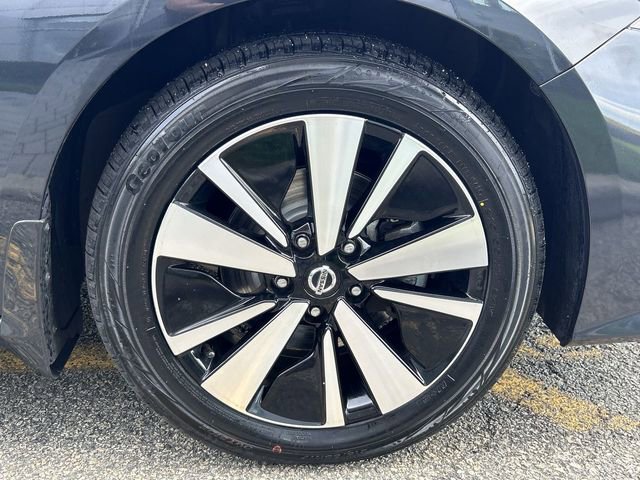 Certified 2021 Nissan Altima 2.5 SV w/ SV Premium Package FWD image 13