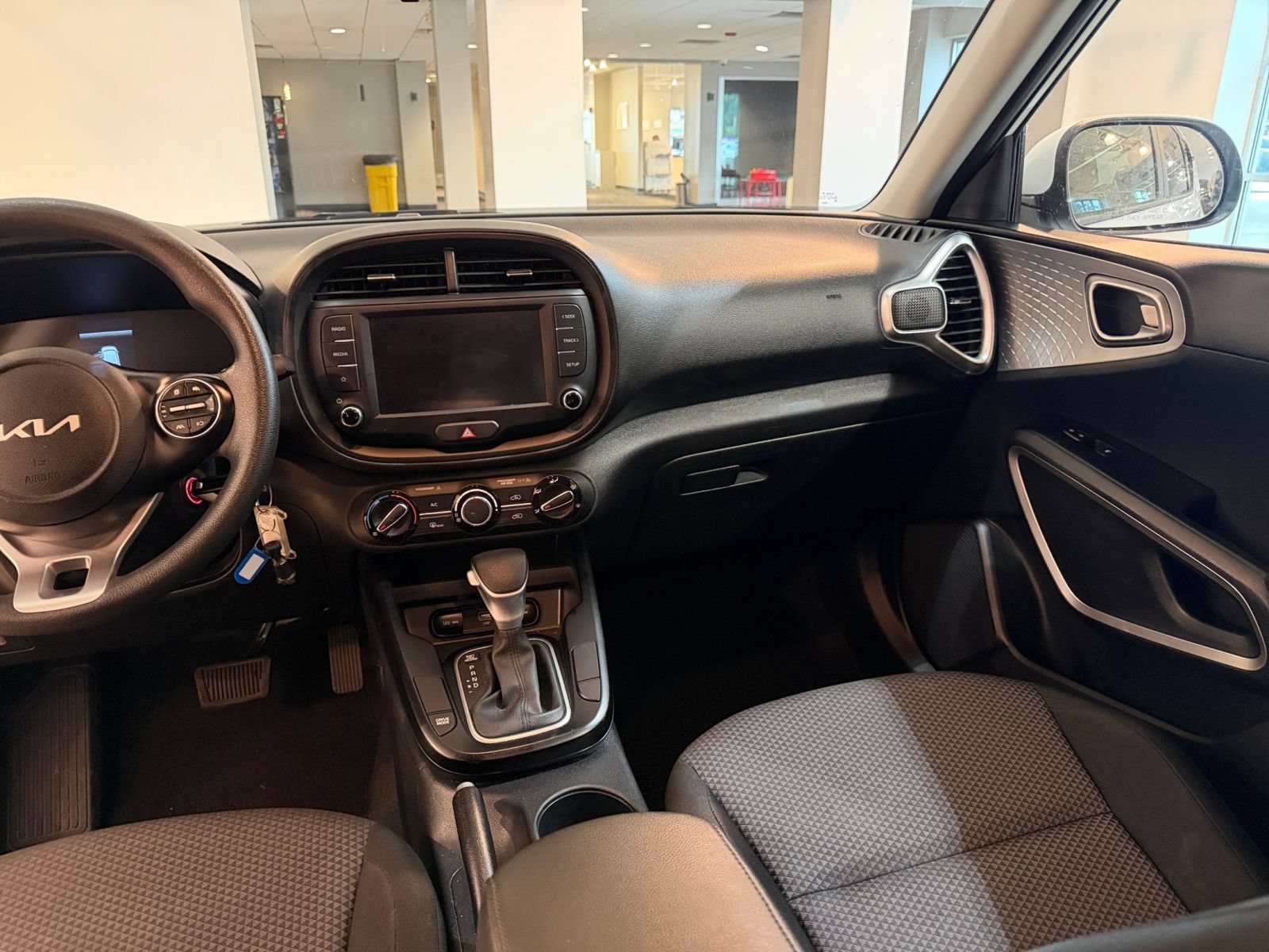 Used 2025 Kia Soul LX w/ LX Technology Package FWD image 34