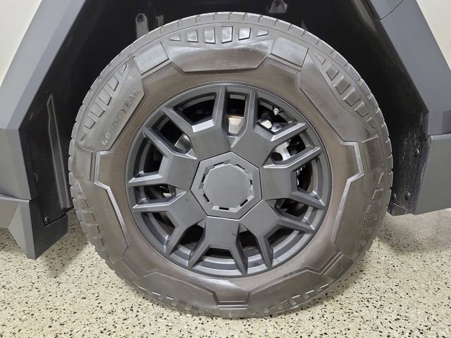 Used 2024 Tesla Cybertruck AWD Crew Cab image 8