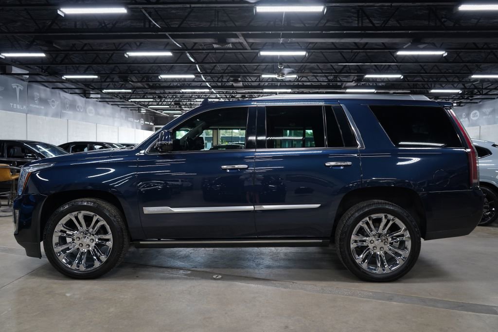 Used 2020 Cadillac Escalade Premium Luxury RWD image 2