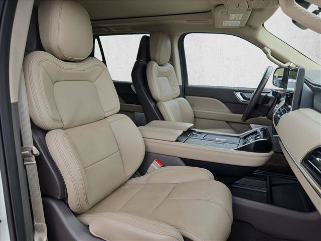 Used 2024 Lincoln Navigator L Reserve AWD/4WD image 22