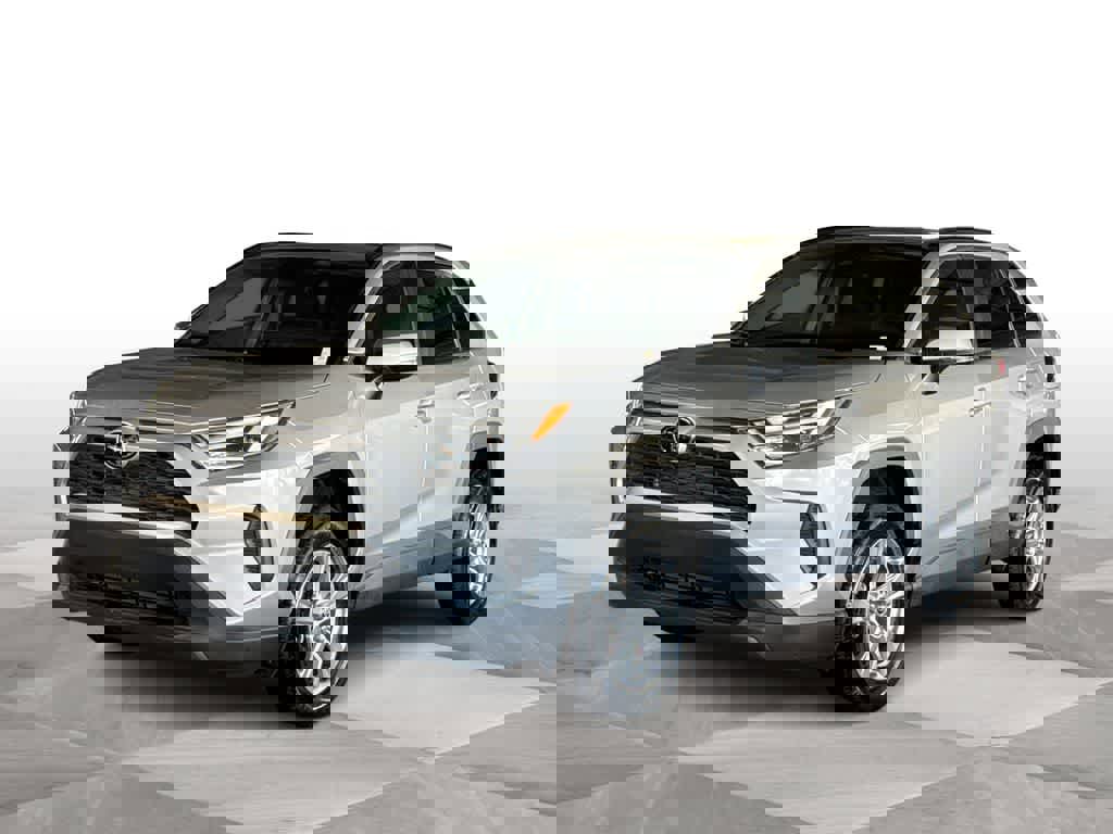 Used 2022 Toyota RAV4 XLE w/ Convenience Package image 4