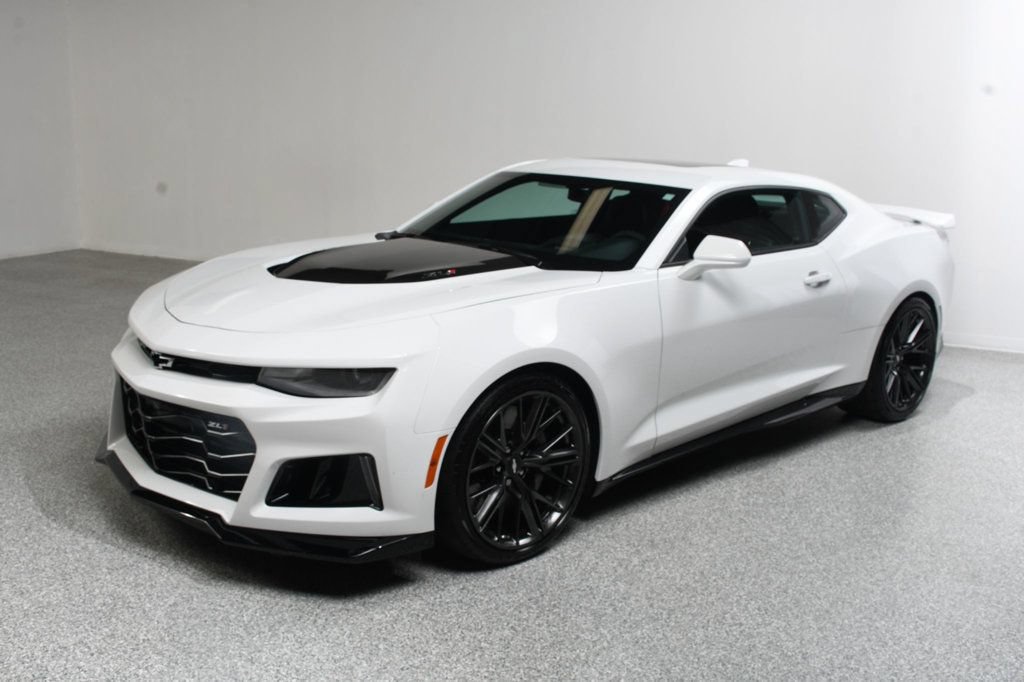 Used 2018 Chevrolet Camaro ZL1 RWD image 2