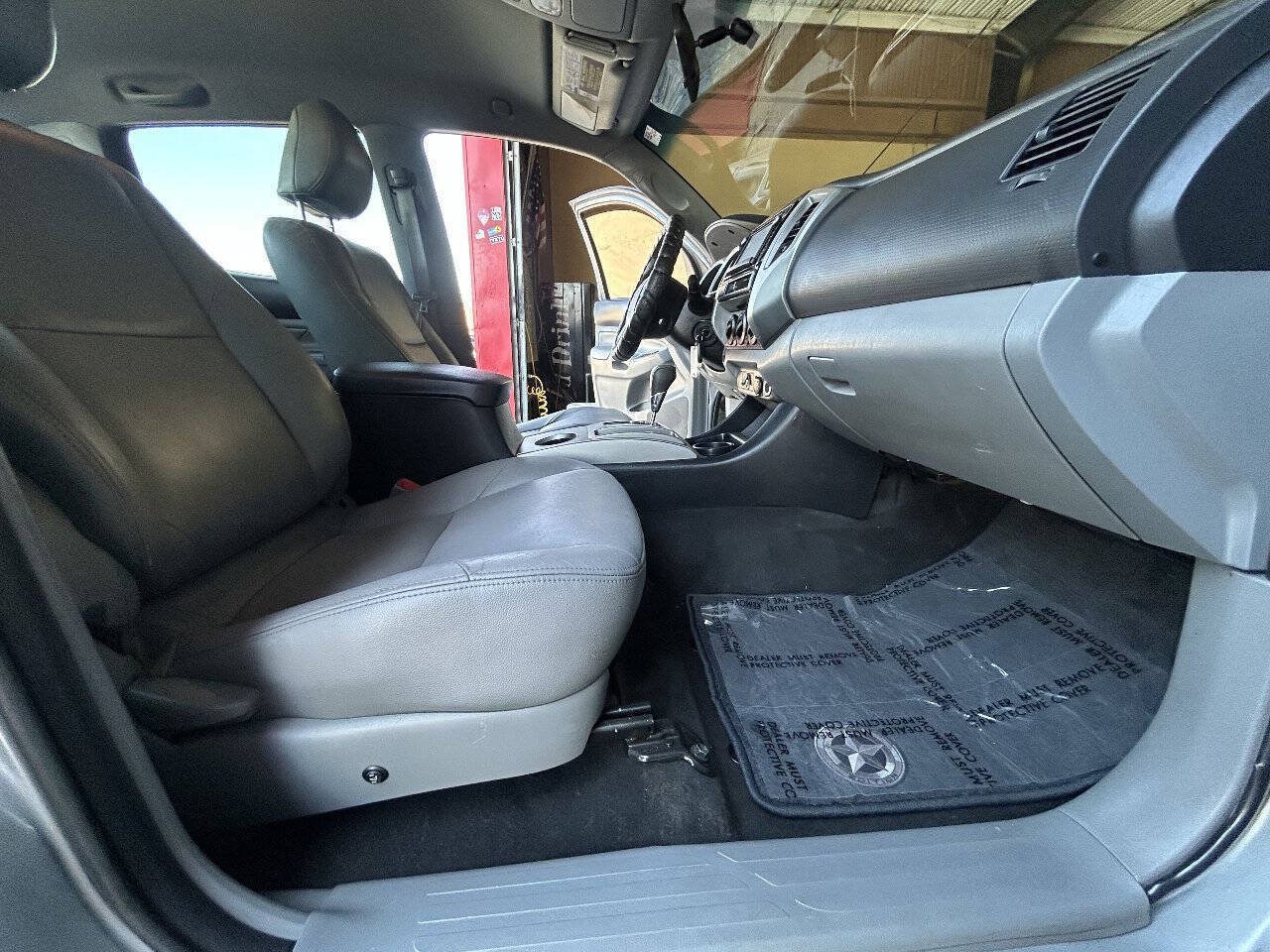 Used 2015 Toyota Tacoma PreRunner w/ SR5 Package RWD image 47