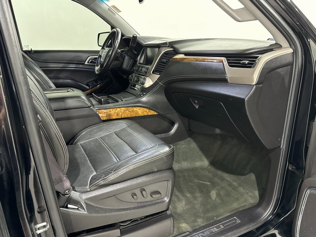 Used 2015 GMC Yukon Denali w/ Premium Package image 24