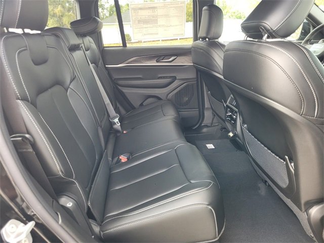 New 2025 Jeep Grand Cherokee Limited image 13