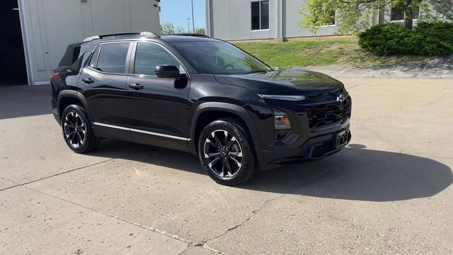 Used 2025 Chevrolet Equinox RS w/ Safety and Technology Package AWD/4WD image 2