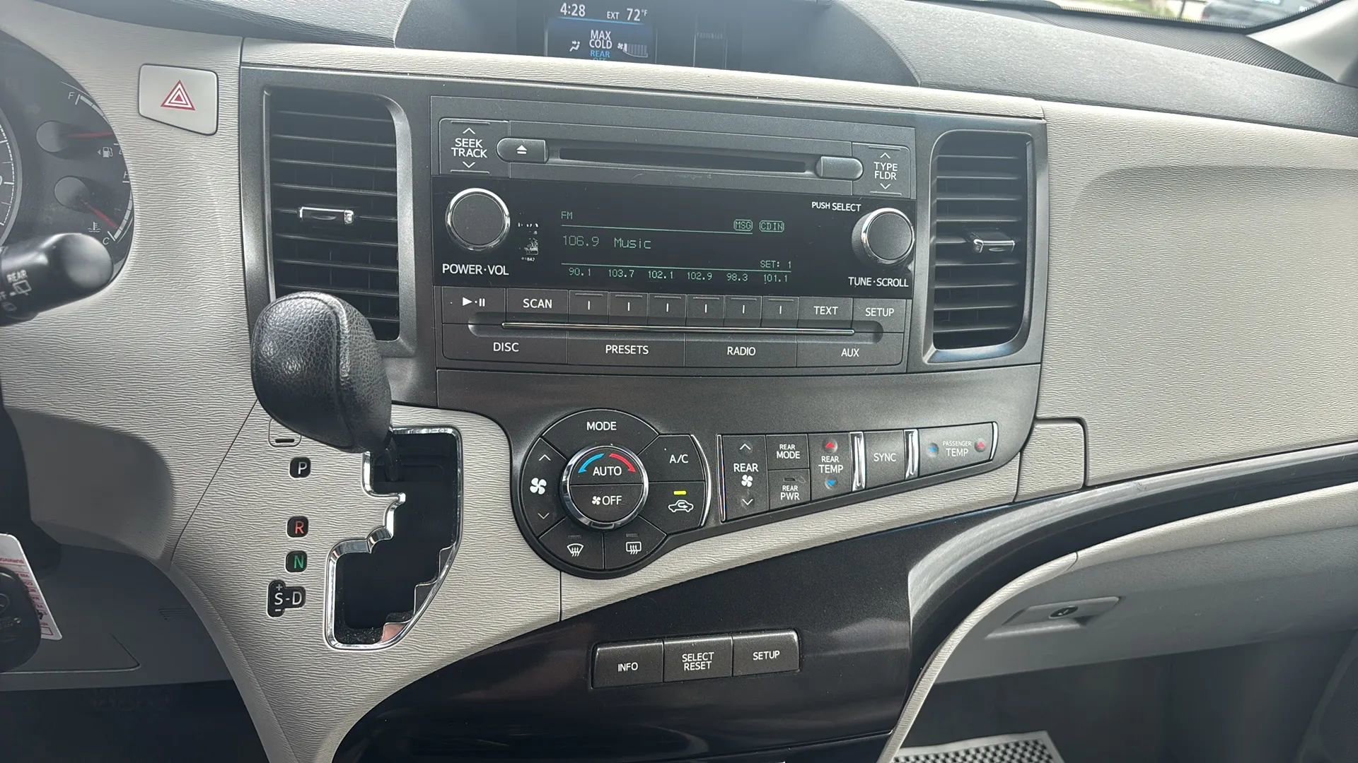 Used 2014 Toyota Sienna LE image 8