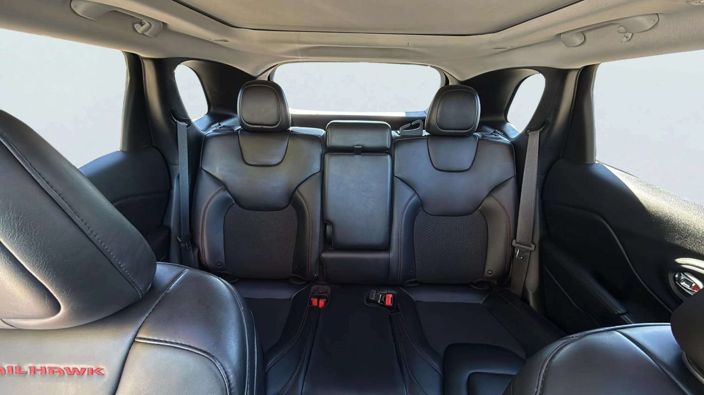 Used 2019 Jeep Cherokee Trailhawk w/ Comfort/Convenience Group AWD/4WD image 21