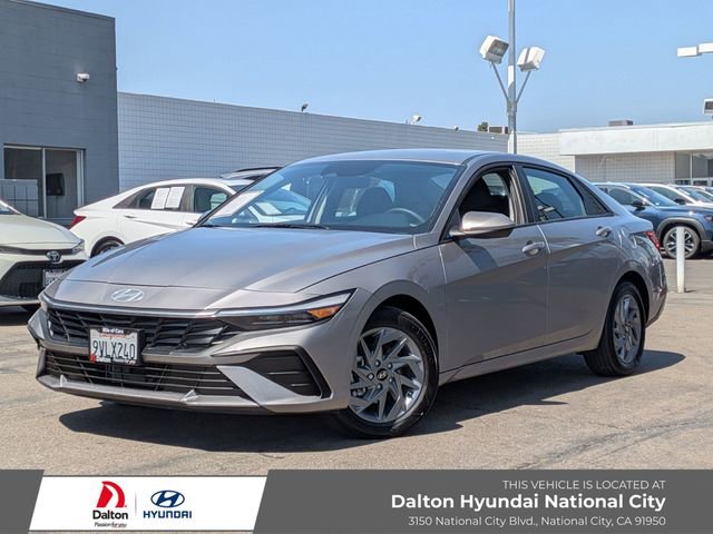 Used 2025 Hyundai Elantra Hybrid FWD image 1