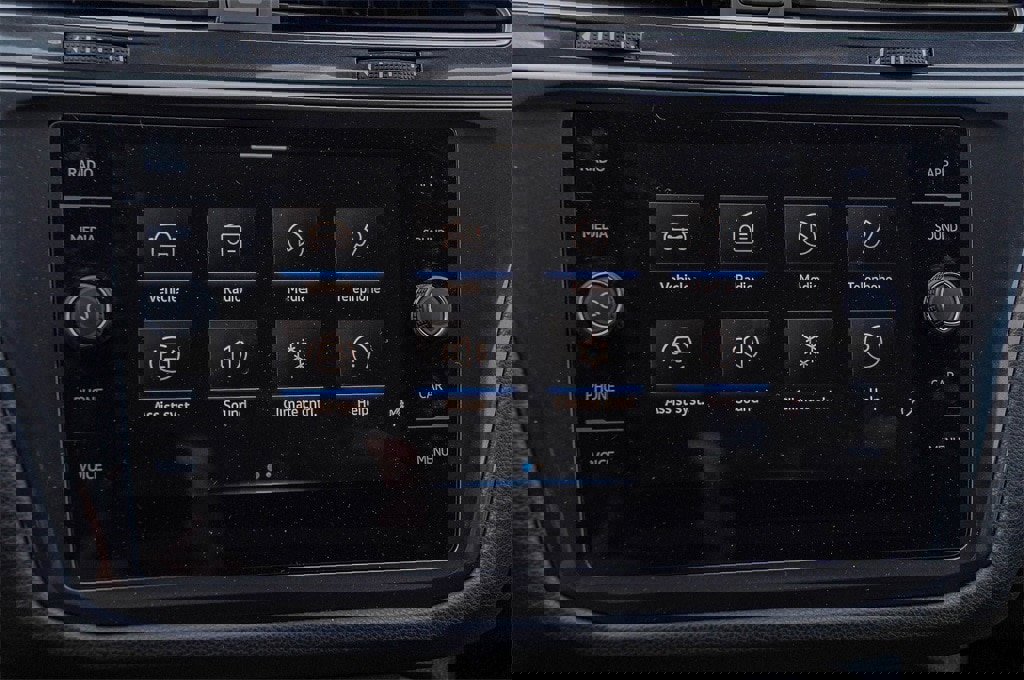 New 2024 Volkswagen Tiguan SE image 18