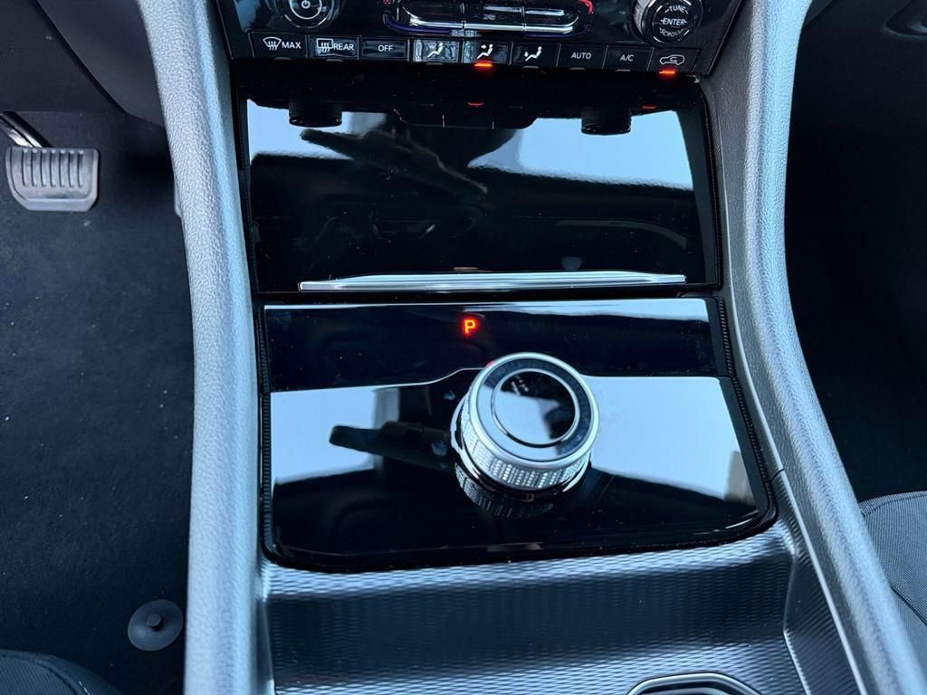 New 2025 Jeep Grand Cherokee Laredo X w/ Luxury Tech Group I image 13